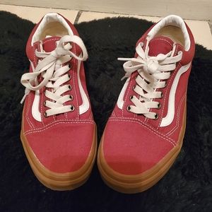 Vans Gum Sole Old Skool Sneaker Burgandy Mens size 7 Womens Size 8.5